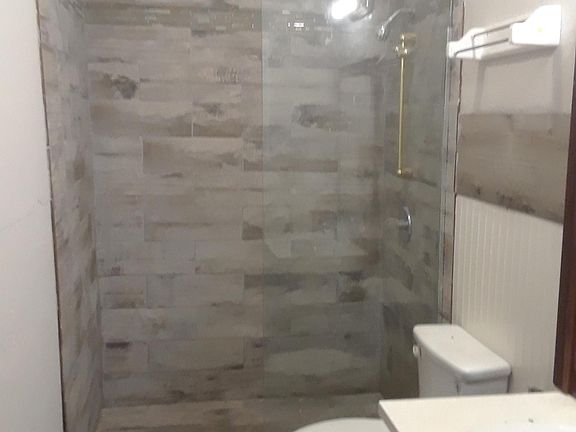 4th image of 473 Breeze St