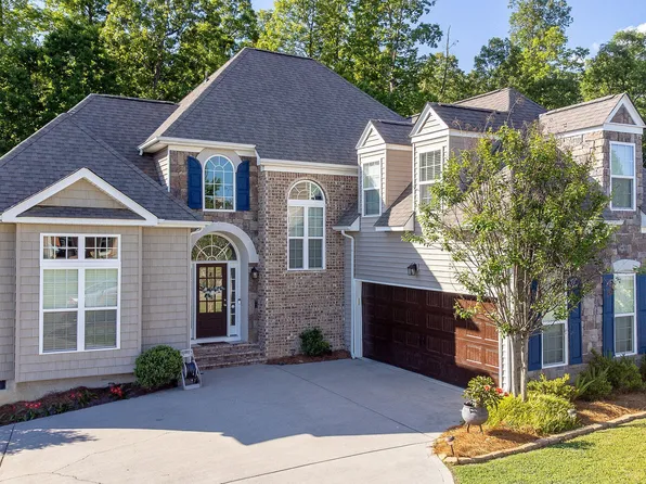 581 Oak Hills Dr, Lenoir City, TN 37771