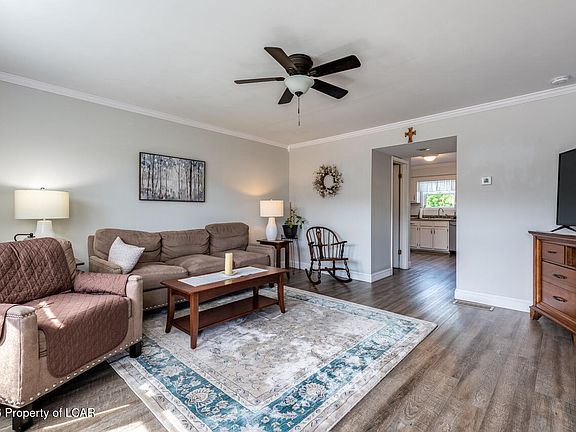 3rd image of 109 Aster Ct