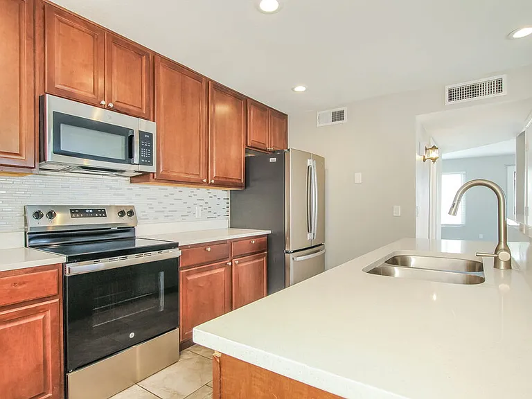 8737 W Bluefield Ave — Photo 8