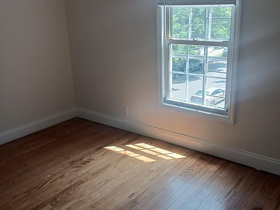 5th image of 121 Lafayette Ave