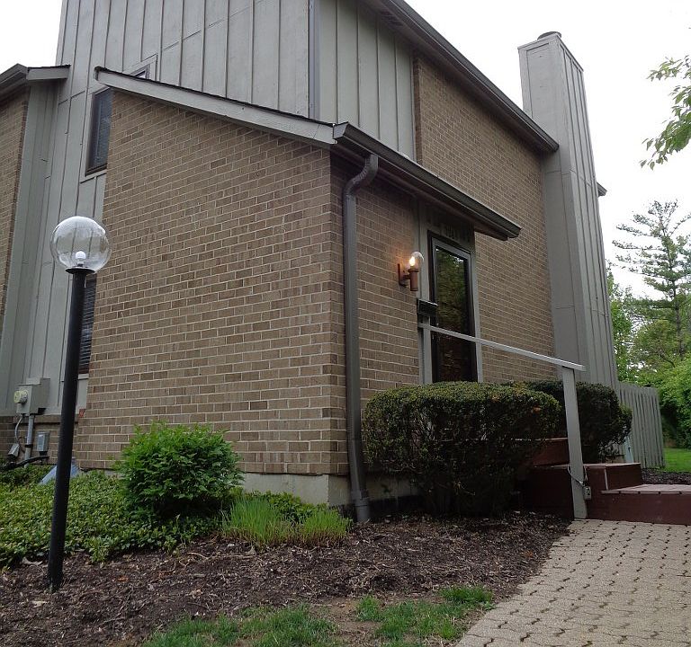 Contemporary/end unit!