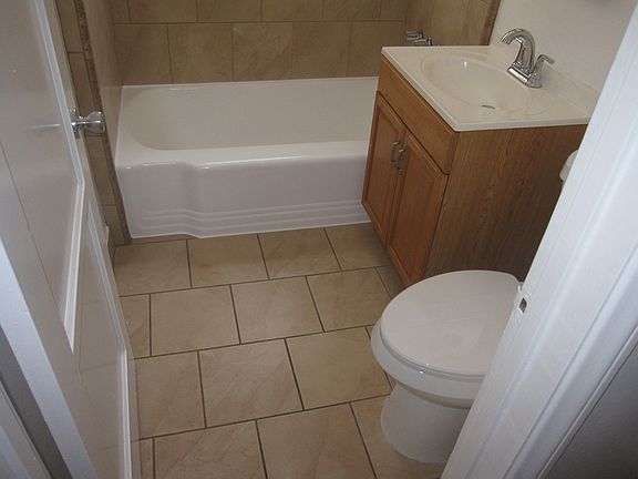 5th image of 637 S Dunsmuir Ave APT 1