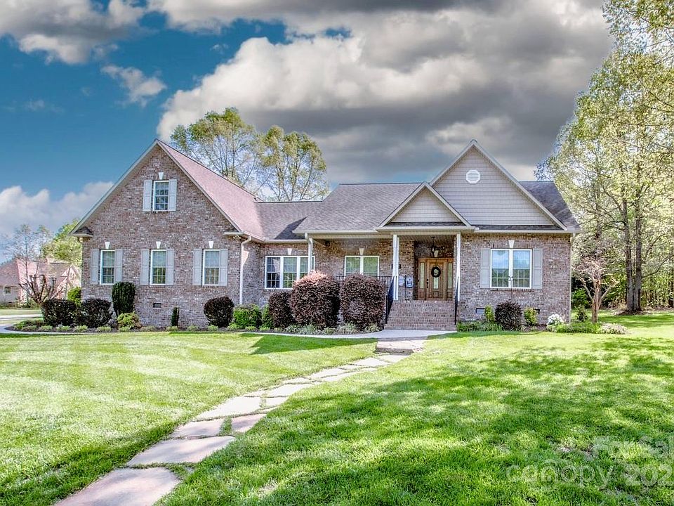 1st image of 227 Donsdale Dr