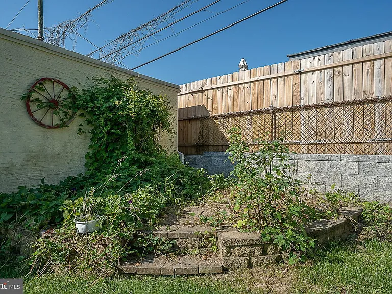 6950 Fowler St — Photo 22