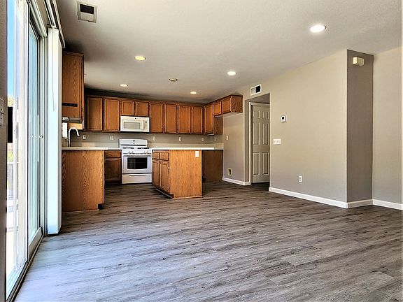 5th image of 32021 Poppy Way