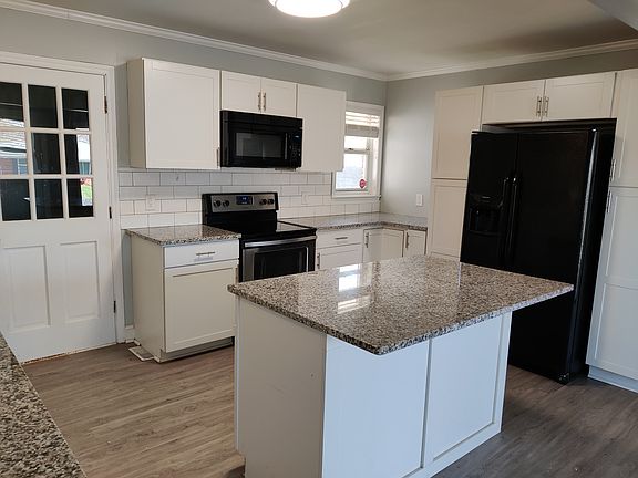 3rd image of 4300 Briarhill Dr