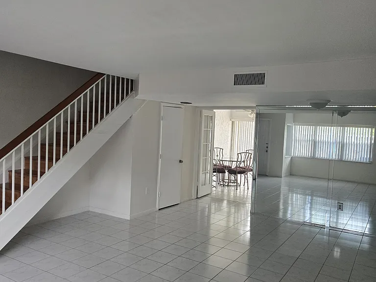 1373 NW 124th Ave — Photo 2