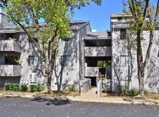 1329 Prospect Village Ln APT C, Ballwin, MO 63021