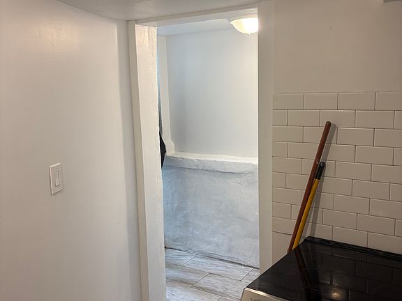 4th image of 21 Anderson Ave #1