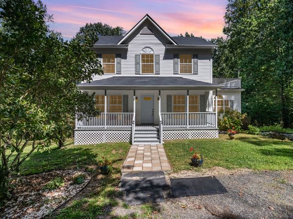 569 Lake Dr