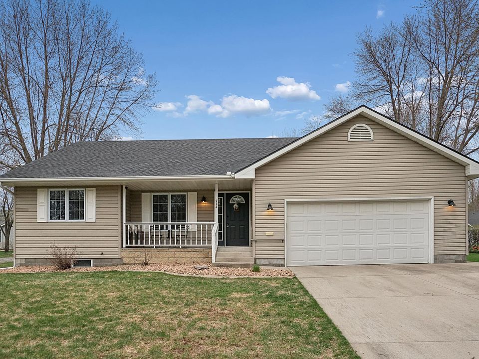 1st image of 714 E Crescent Ln