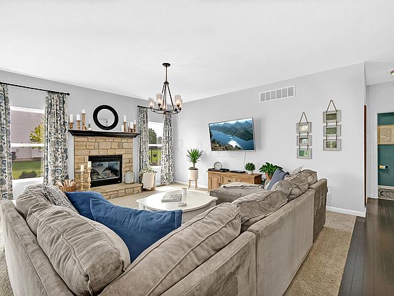 3rd image of 401 Parkville Ct