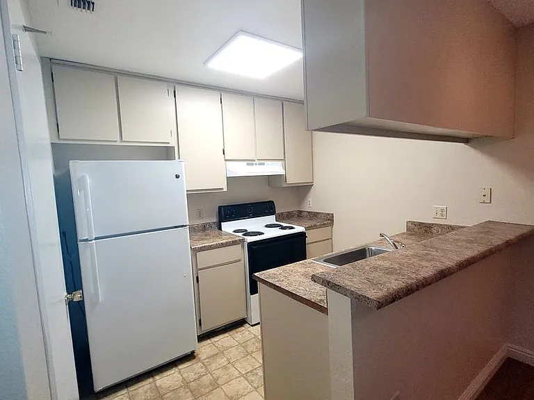 3941 Madison Ave #200 — Photo 11