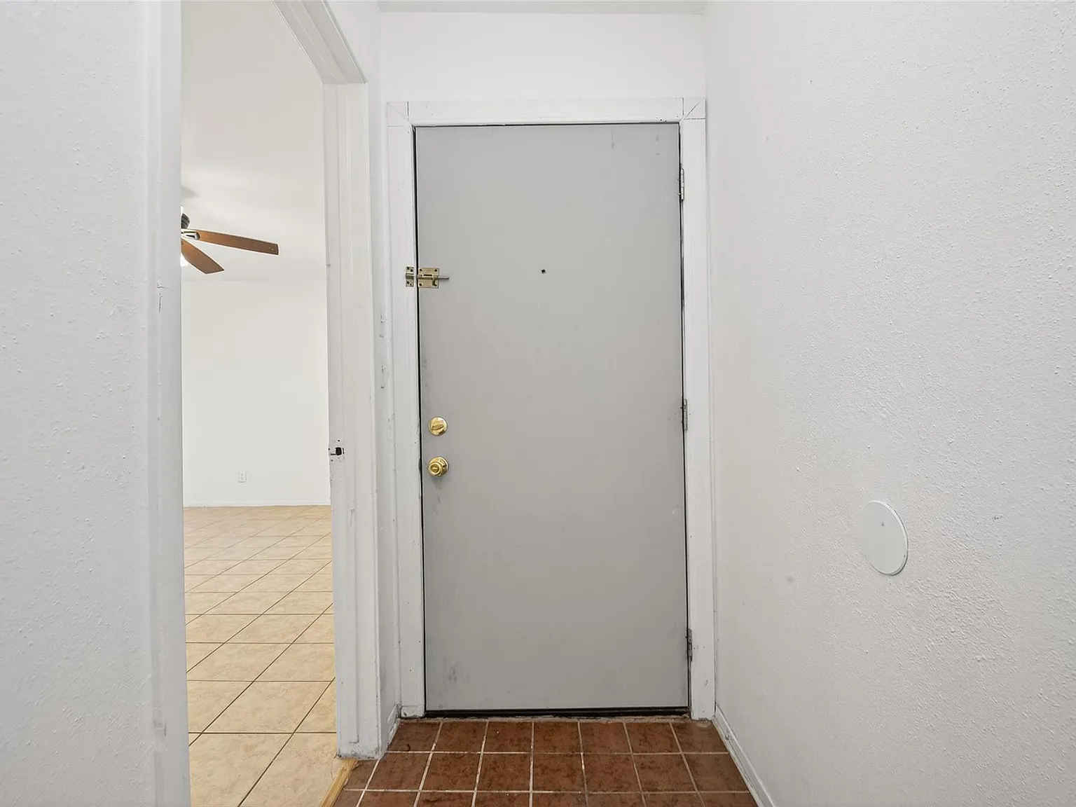 2 bed, 1002 sqft, $1,200 — Photo 2