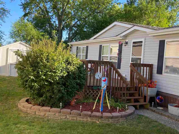 320 Mosswood Ln, Iowa City, IA 52246