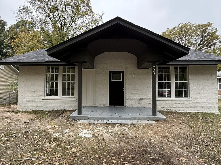 226 Highland St — Photo 1