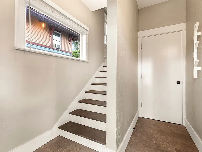 5532 N Haight Ave — Photo 19