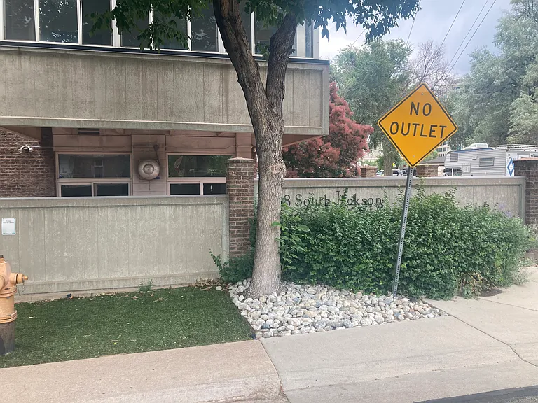 Very little traffic in the neighborhood, because there is no outlet. Close to the main thoroughfares, but in it's own quiet nook!