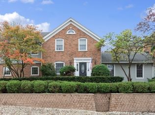 998 Landing Rd, Naperville, IL 60540