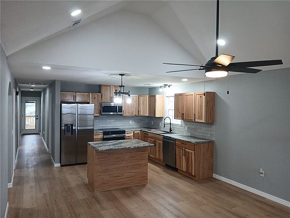 2nd image of 902 S Springfield St