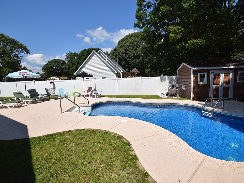 2nd image of 100 Seaside Ave