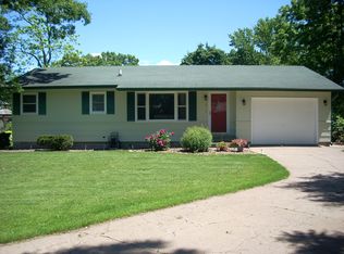 3015 Abbe Hill Dr, Eau Claire, WI 54703