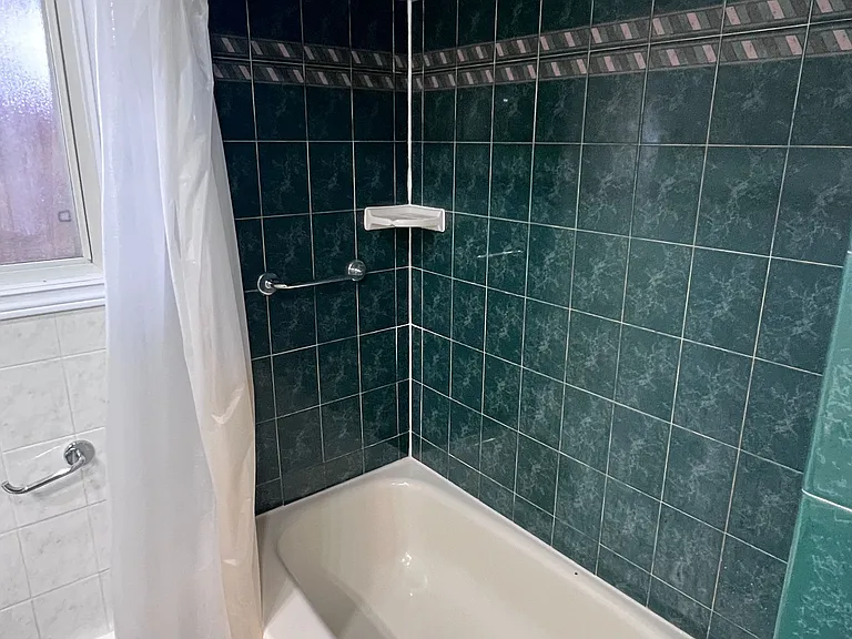 46 Radcliffe Cres — Photo 21