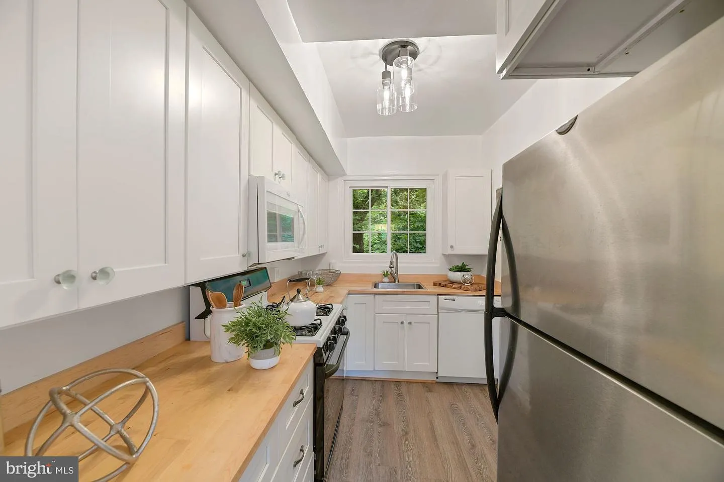 2 bed, 930 sqft, $2,650 — Photo 1