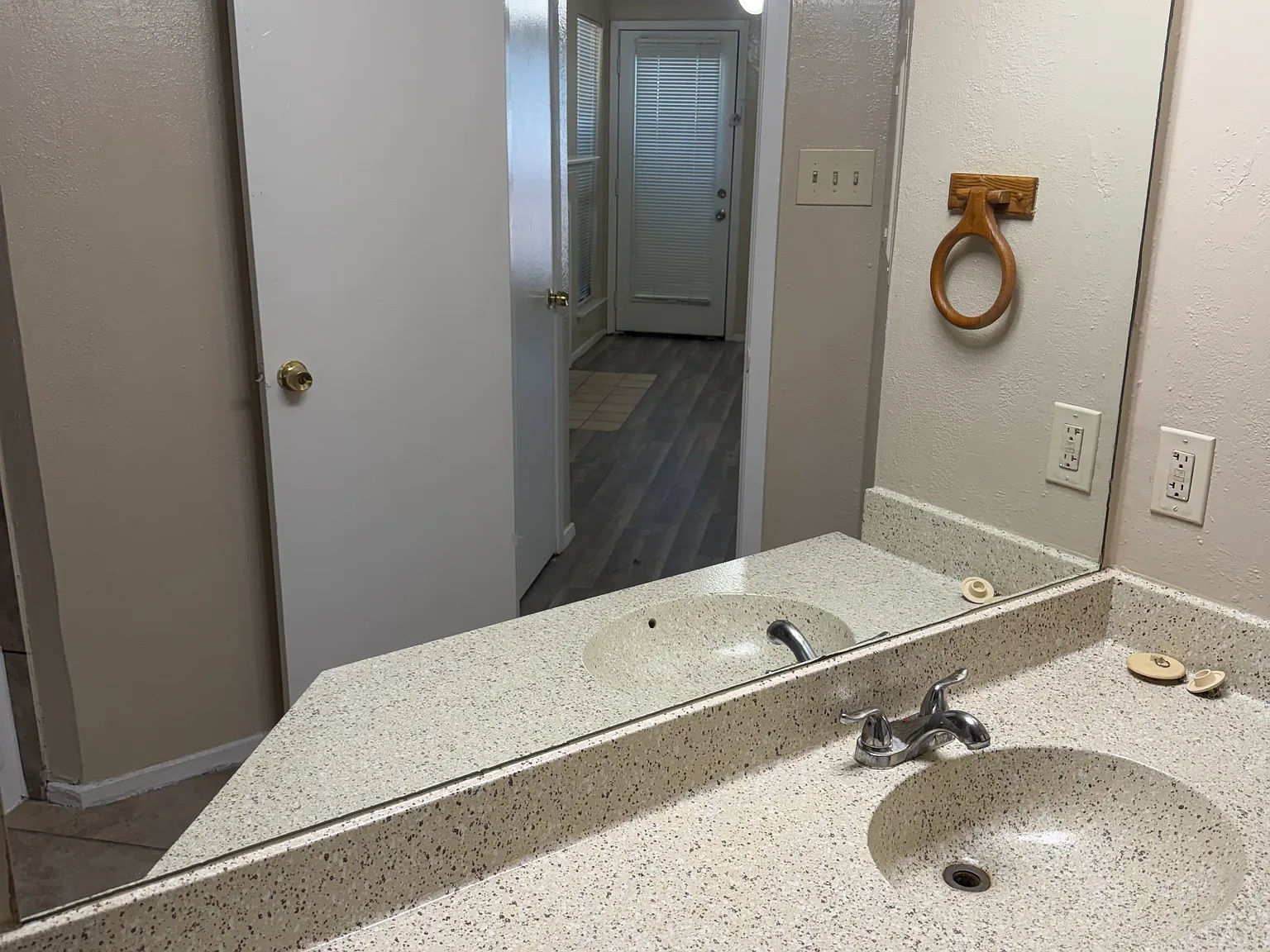 1 bed, 644 sqft, $1,100 — Photo 3