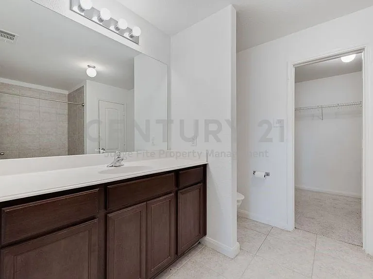 1904 Fairbanks Dr — Photo 9