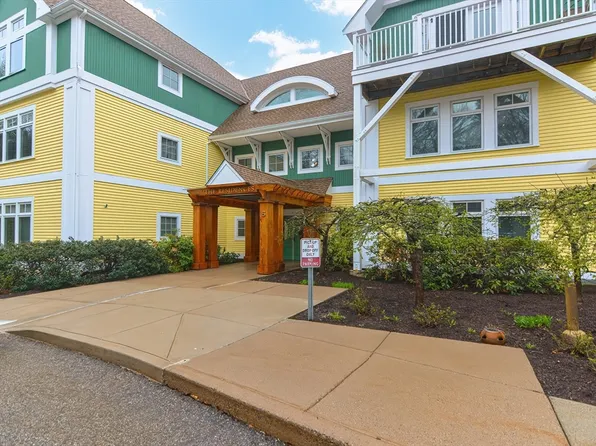 6 Green Way APT 302, Wayland, MA 01778