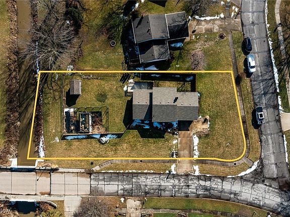 4th image of 35475 Chesterfield Dr