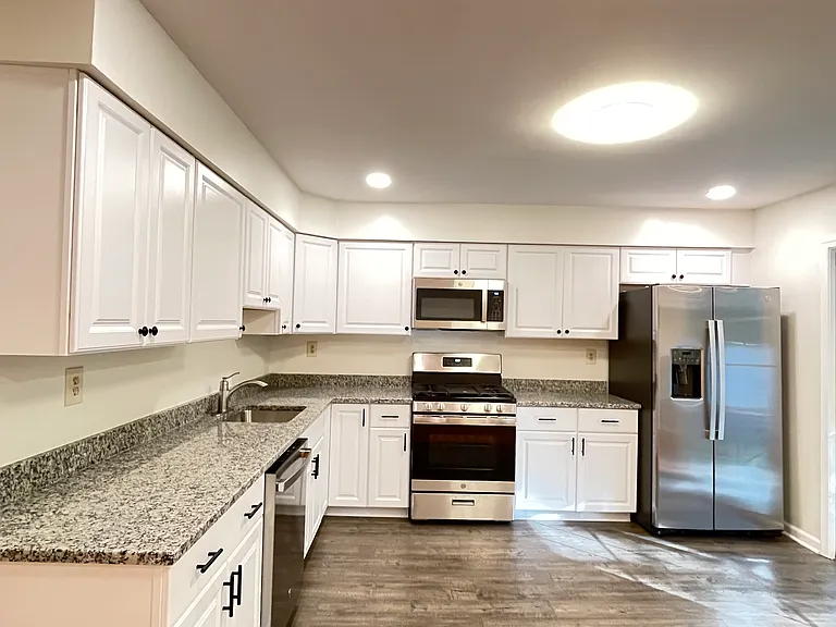 240 Teasdale Pl — Photo 5
