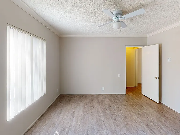 CLN - Collins Apts. — Photo 10