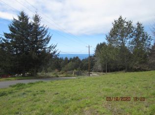 17 Debbie Ln, Whitethorn, CA 95589