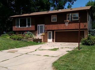 314 Pinecrest Ct SW, Pine Island, MN 55963