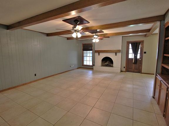 2nd image of 2720 Jennifer Cir