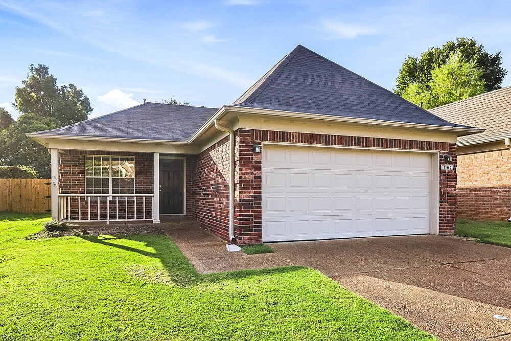 3 bed, 2.0 bath, 1356 sqft, $1,710 — Photo 3