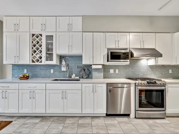 3264 Clermont Mews, Vancouver, BC V5S 4X3