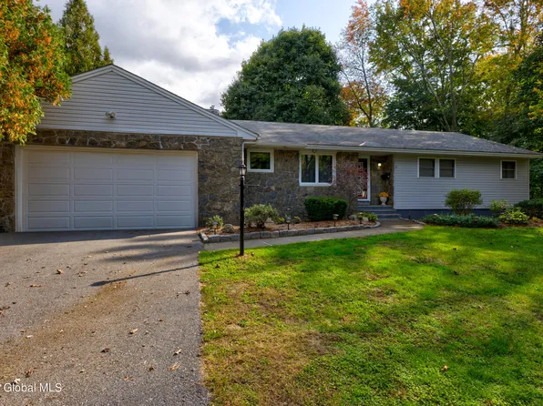 6 Queensbury Place, Queensbury, NY 12804