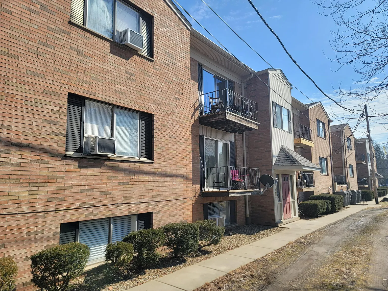2 bed, 800 sqft, $875 — Photo 1