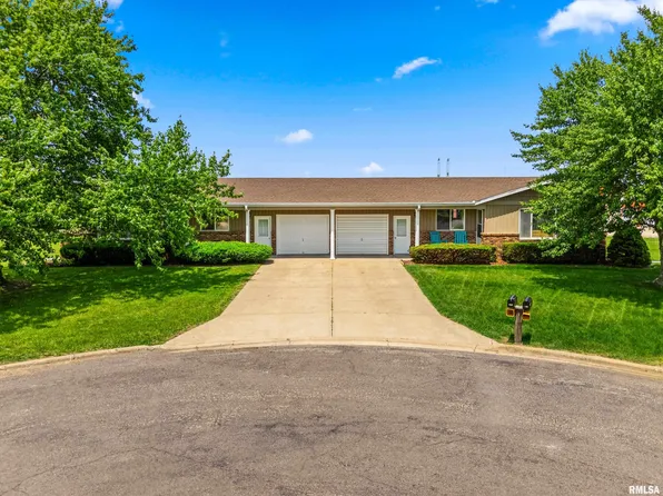 109 & 111 Nina Ct, Pekin, IL 61554