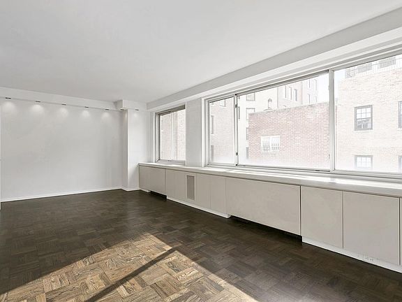 4th image of 10 E 70th St APT 7B