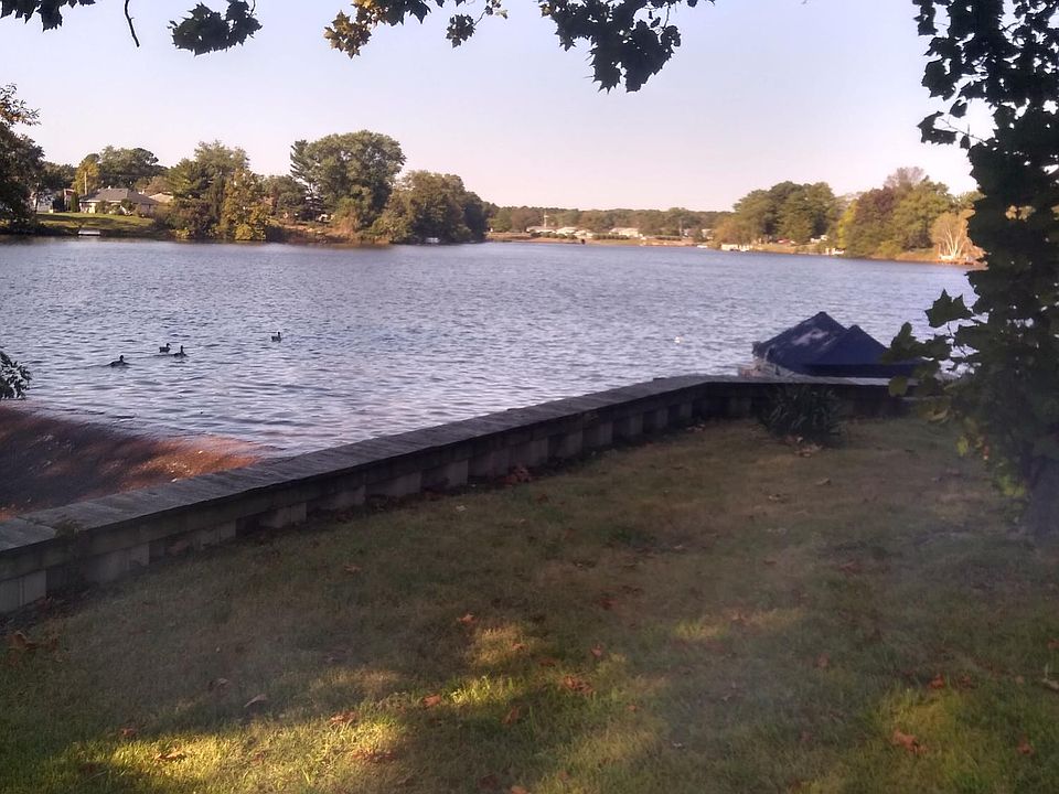 1st image of 8 Palisades Dr
