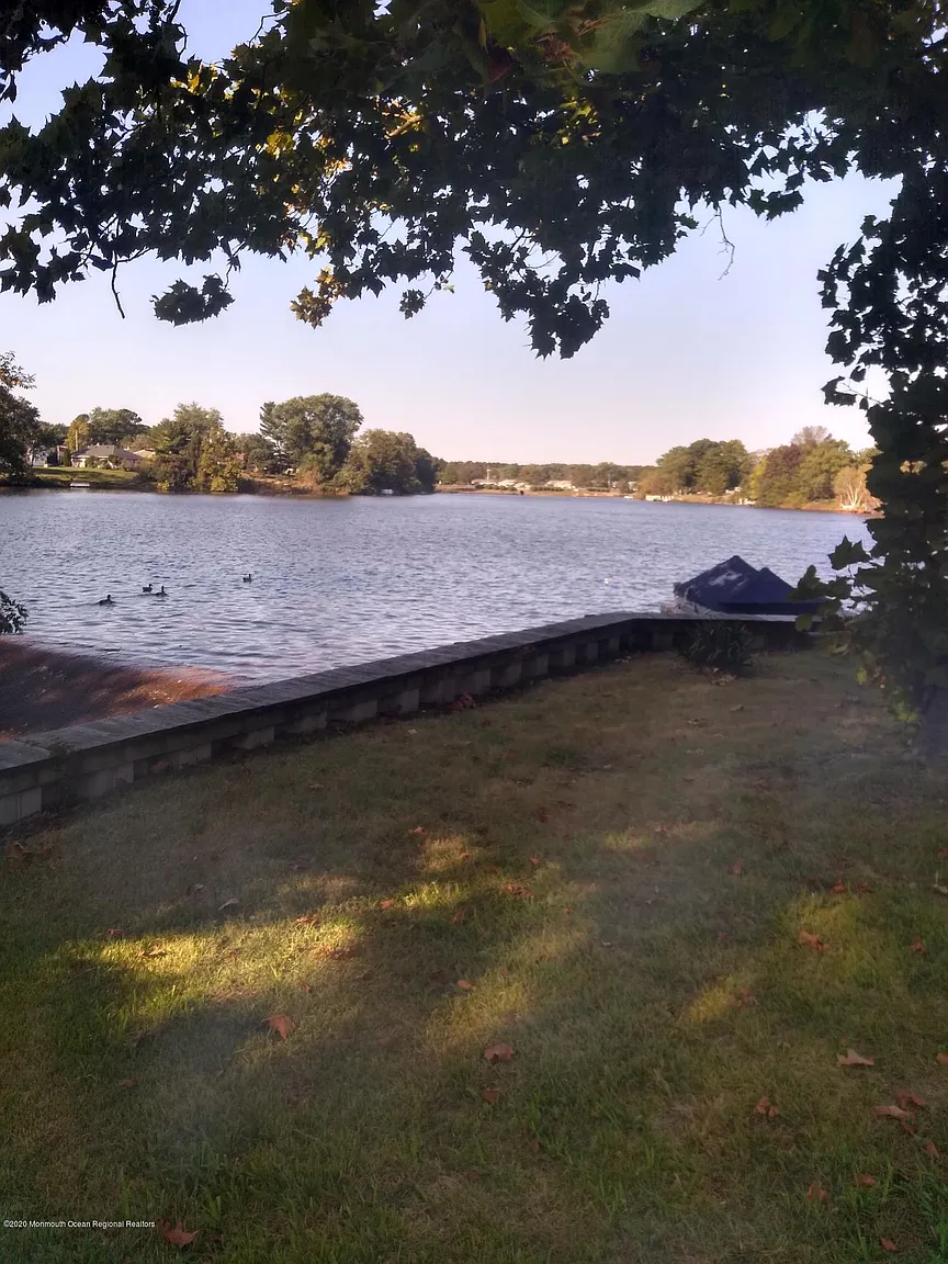 8 Palisades Dr photo 1