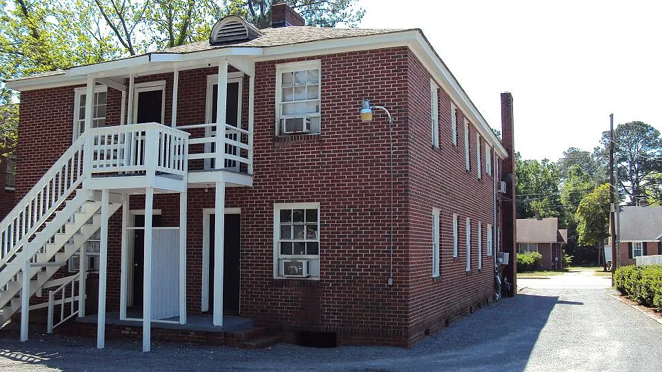 815-A W Evans - 1 — Photo 2