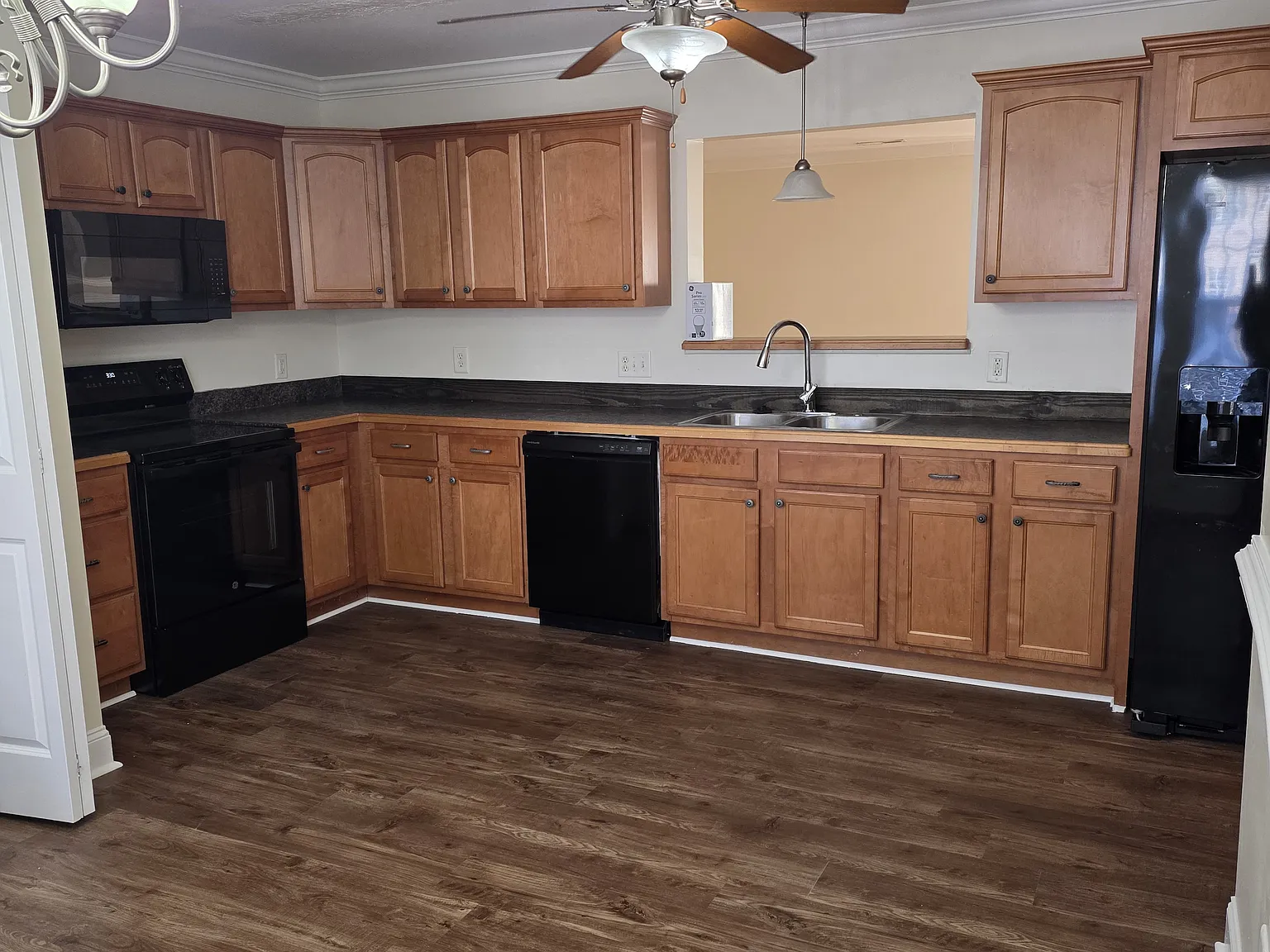 3 bed, 2.5 bath, $1,500 — Photo 3