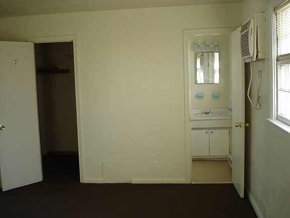 Bdrm/Bath/Walk-In