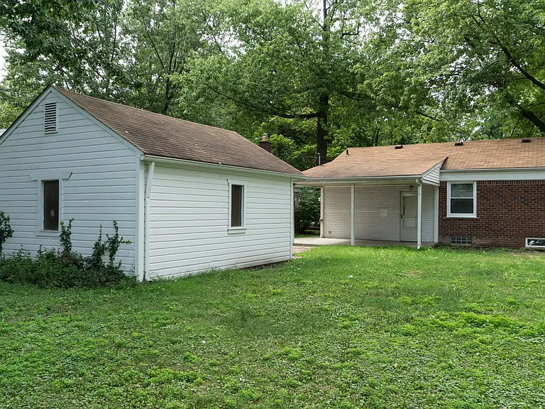 2631 Woodside St — Photo 3
